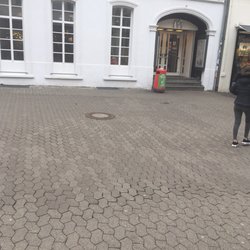 McDonald's - Vor der Filiale.