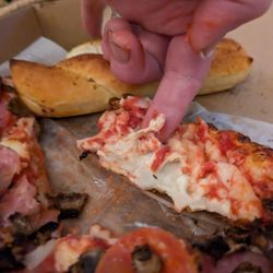 Fatte’s Pizza Of Lompoc - That is NOT A CHEESE PULL.  THIS IS RAW DOUGH. If I was feeding this to a kid or an elderly person, they could have gotten really sick.