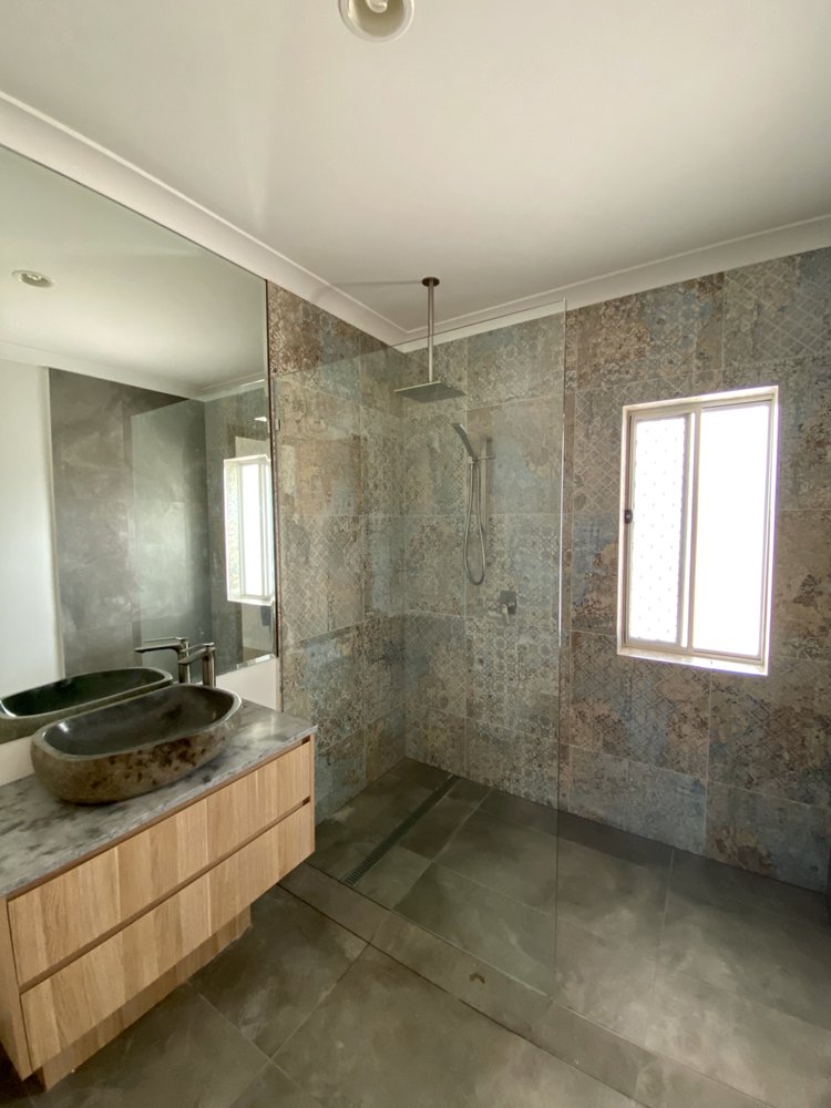 GOLD COAST SHOWER SCREENS Updated April 2024 3/610 Pine Ridge Rd