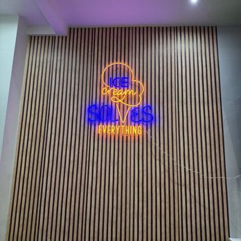 Kween’s - Sign inside - Ice Cream & Frozen Yogurt Near Me - Mountain View, California