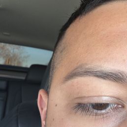 Thin eyebrows