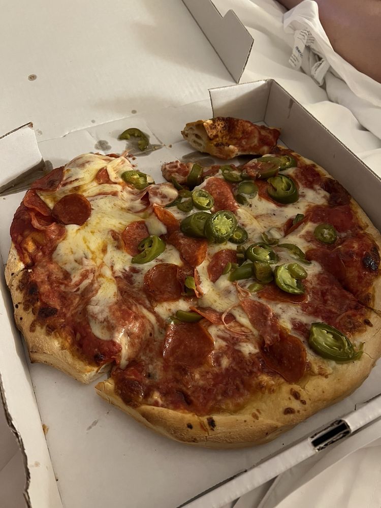 Food from Smitty's Pizza
