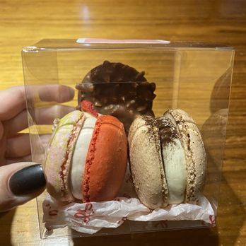 Home Macaron Bakery - Strawberry, snickers and tiramisu - Desserts Near Me - Vancouver, Washington Home Macaron Bakery - Strawberry, snickers and tiramisu - Desserts Near Me - Vancouver, Washington