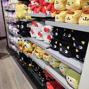 Sanrio Smile Shop - Smashmellow - Toy Stores Near Me - Universal City, California