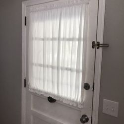 Busy Bee Sewing - Curtain