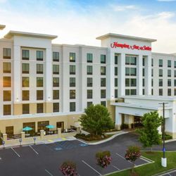 Hampton Inn & Suites Chattanooga/Hamilton Place - Exterior