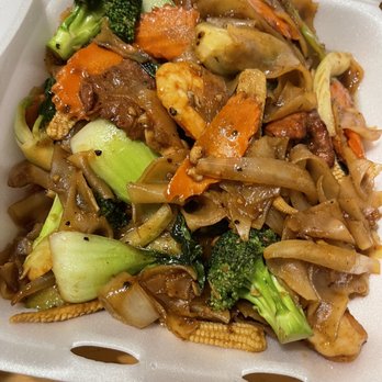 Ocean Pho - 99. Pan-Fried Chow Fun Noodles Combination - Vietnamese Near Me - Redlands, California