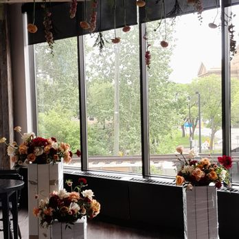 PETALS ON THE TRAIL - Muted Modern Wedding Florals - Florists Near Me - Edmonton, Alberta PETALS ON THE TRAIL - Muted Modern Wedding Florals - Florists Near Me - Edmonton, Alberta