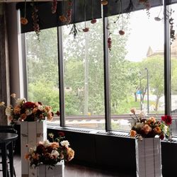 PETALS ON THE TRAIL - Muted Modern Wedding Florals