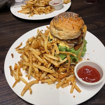 Local Goat - Pimento Cheese Cheeseburger* - New American Near Me - Pigeon Forge, Tennessee