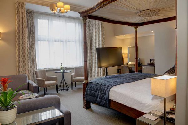 Crown & Mitre Hotel by null