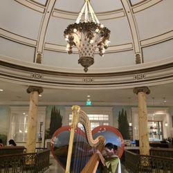 LAUREL COURT RESTAURANT - Harpist during the afternoon tea