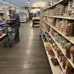 Oak Hill Bulk Food - Organized, clean isles