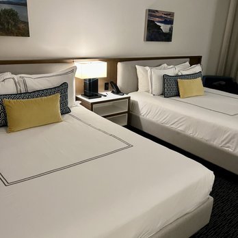 Civic Hotel, Autograph Collection - Rooms - Hotels Near Me - Surrey, British Columbia Civic Hotel, Autograph Collection - Rooms - Hotels Near Me - Surrey, British Columbia
