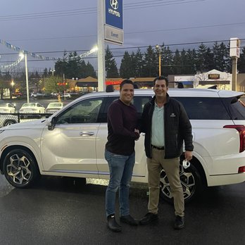 Lee Johnson Hyundai of Everett - Fabian delivering my Palisade to me. - Car Dealers Near Me - Everett, Washington