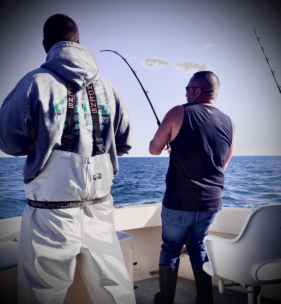 Valiant Lady Sportfishing Logo