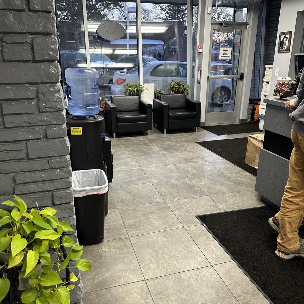 D & D Autoworks - Seating area & water - Auto Repair Near Me - Minneapolis, Minnesota