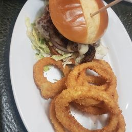 Undersized burger, using my hand as a reference. This was a 16.00 meal. Undersized burger, using my hand as a reference. This was a 16.00 meal.