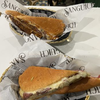 Sanguich - Sandwich cubano, pan con Bistec - Cuban Near Me - Miami, Florida