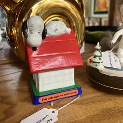 Midtown Antiques - Cute snoopy!