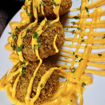 The Surfing Pig Hawaii - Molten Bay Crab Cakes - Cocktail Bars Near Me - Honolulu, Hawaii The Surfing Pig Hawaii - Molten Bay Crab Cakes - Cocktail Bars Near Me - Honolulu, Hawaii