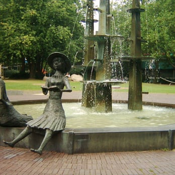 Figurenbrunnen Hirschlandplatz - Funeral Services & Cemeteries Near Me - Essen, NW