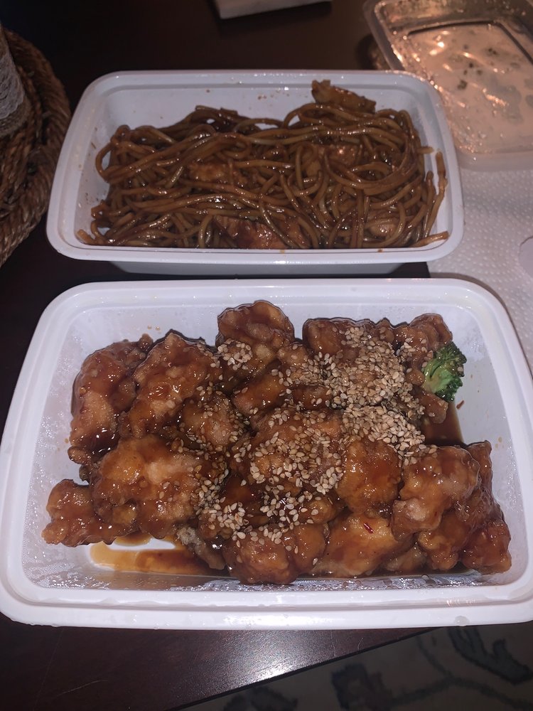 LUEN HOP CHINESE RESTAURANT Chinese Restaurant at 748 Queen St