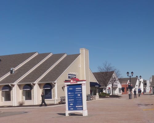 Woodbury Common Premium Outlets by null