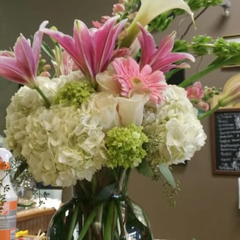 Flowering Events - english garden - hydrangeas, roses, star gazer lilies ( I think ) - Florists Near Me - Atlanta, Georgia Flowering Events - english garden - hydrangeas, roses, star gazer lilies ( I think ) - Florists Near Me - Atlanta, Georgia