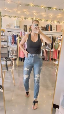 LouLou's Boutique by null