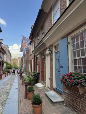 124-126 Elfreth's Alley by null