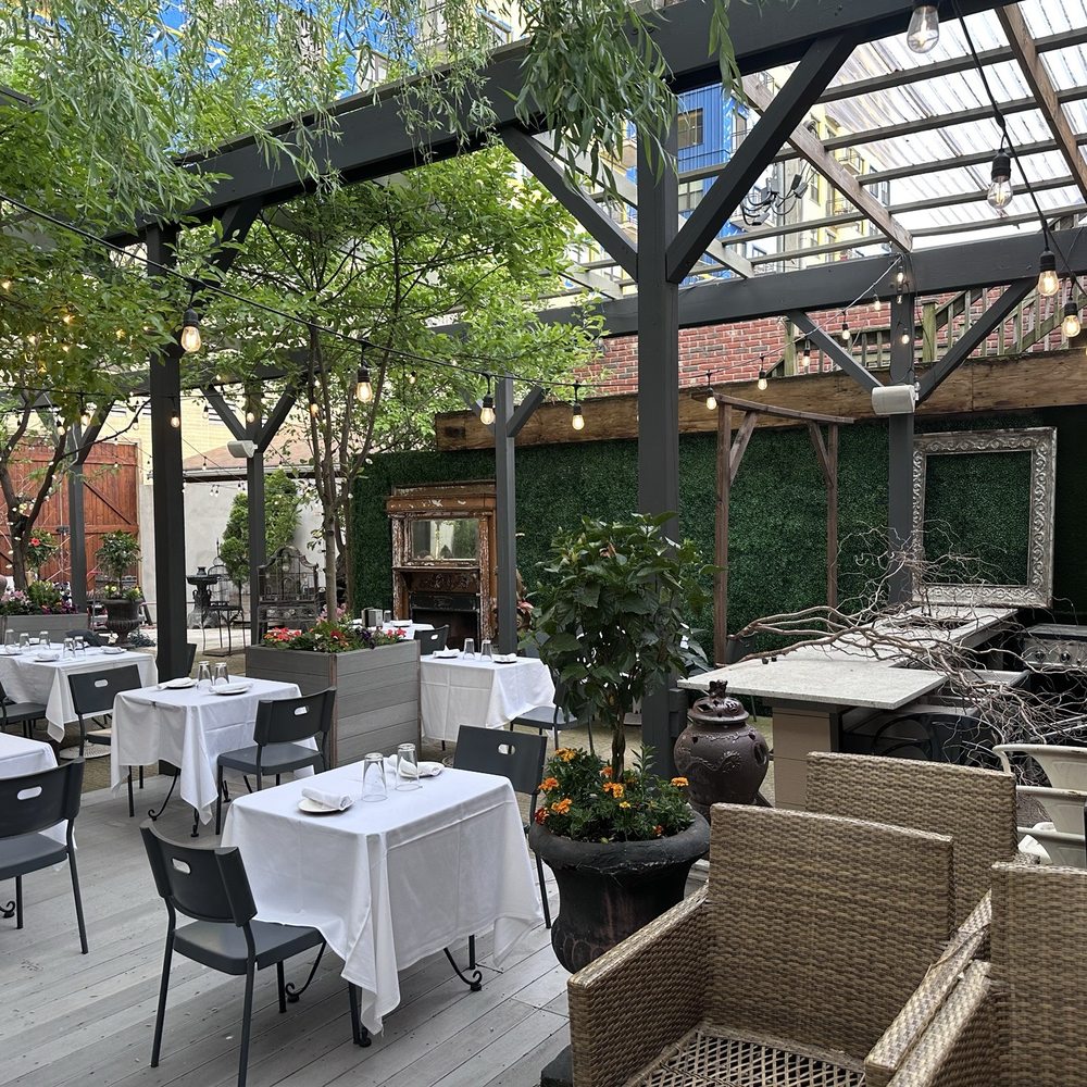 Pasteur - Pasteur's elegant patio from a different angle - Vietnamese Near Me - Chicago, Illinois