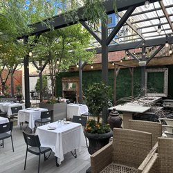 Pasteur - Pasteur's elegant patio from a different angle