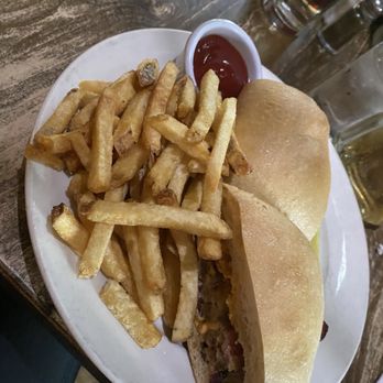 G. W. Tavern - Meatloaf sandwich - American Near Me - Washington Depot, Connecticut G. W. Tavern - Meatloaf sandwich - American Near Me - Washington Depot, Connecticut