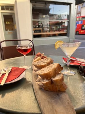 Champagne+Fromage by null