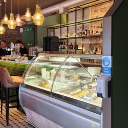 HS-1 Cafe Bar