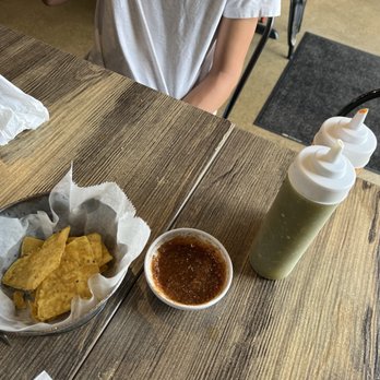Jefa Tacos - Chips & Salsa - Mexican Near Me - Aurora, Illinois