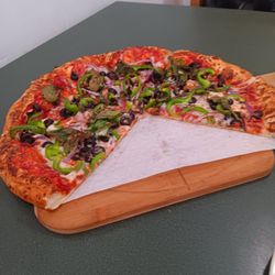 Pizza On Main - Vegetarian pizza, no tomatoes, minimal cheese.