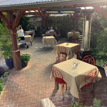 Robins Restaurant - New American Near Me - Cambria, California