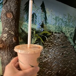 The Remedy's Cultured Cafe - Straw-Nana smoothie with Elevate tincture formula