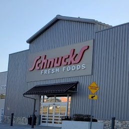 Exterior outside entrance of Schnucks Warrenton - Warrenton, Missouri Exterior outside entrance of Schnucks Warrenton - Warrenton, Missouri