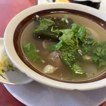 Sunrise Restaurant - Pig's feet soup - Sushi Bars Near Me - Honolulu, Hawaii