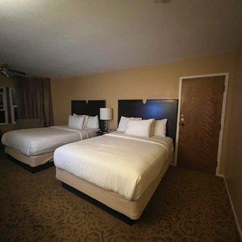 The Morgan - 2 Queen Size bed. - Hotels Near Me - San Simeon, California