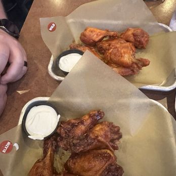 Buffalo Wild Wings - Spicy wings - Sports Bars Near Me - Williamsburg, Virginia