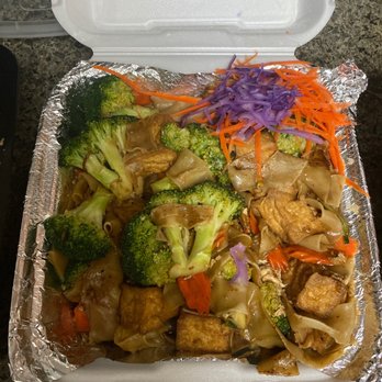 Basil & Co - Pad See Ew - Thai Near Me - Diamond Bar, California