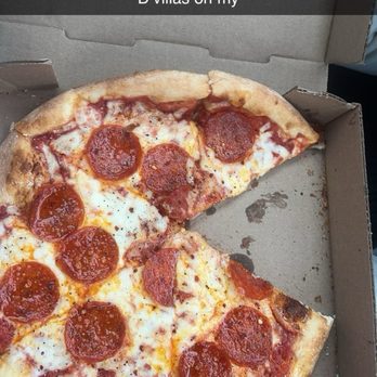 D'Villas - Personal pepperoni pizza - Italian Near Me - Flowery Branch, Georgia