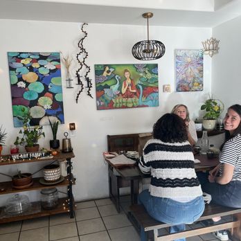 The Red Dot Vegetarian Kitchen - Ambiance - Vegetarian Near Me - Frazier Park, California