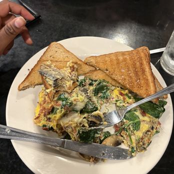 Salem's Retreat - Omelet Bar - Build Your Own - Breakfast & Brunch Near Me - Salem, Massachusetts