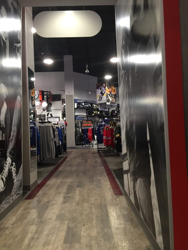 SPORT CHEK COLLINGWOOD CENTER Updated August 2024 55 Mountain