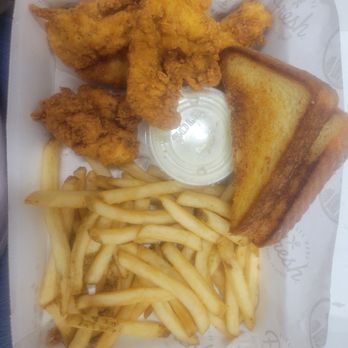 Slim Chickens - Slim's Meal  5 tenders served with Texas toast, a side of your choice, 2 dipping sauces and a drink. - Chicken Wings Near Me - Albany, Georgia